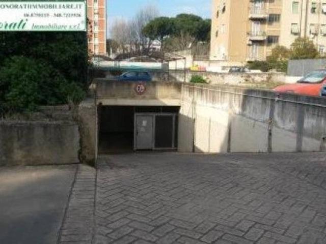 Garage Posto auto in vendita a Roma