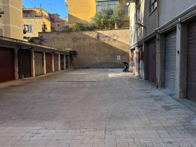 Garage Posto auto in vendita a Roma