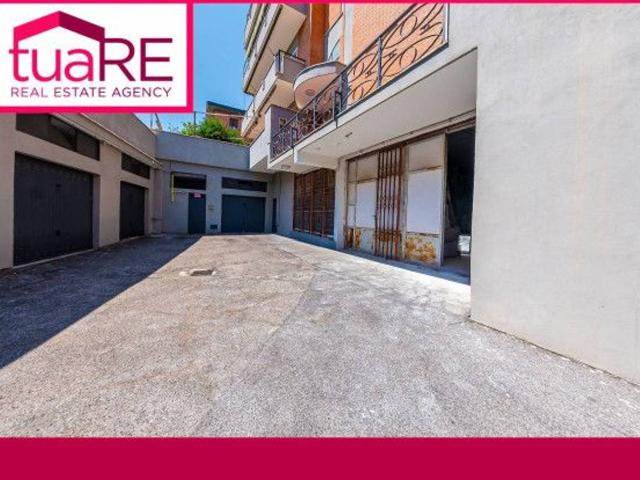 Garage Posto auto in vendita a Roma