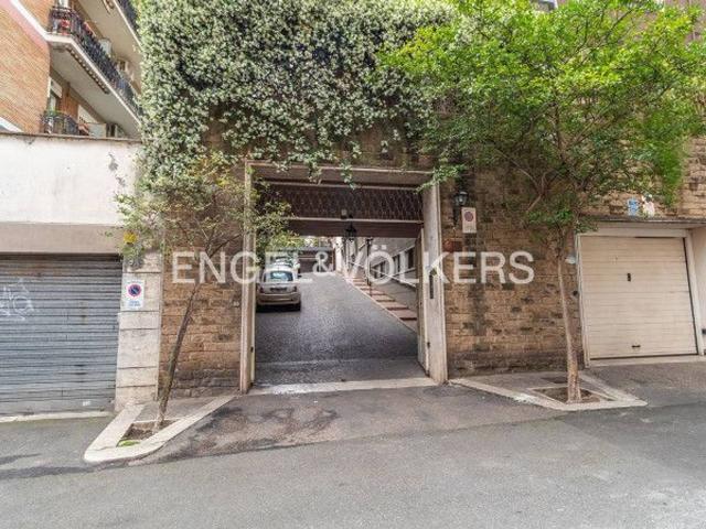 Garage Posto auto in vendita a Roma