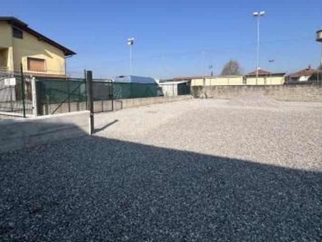 Garage / Posto Auto in affitto a Comazzo
