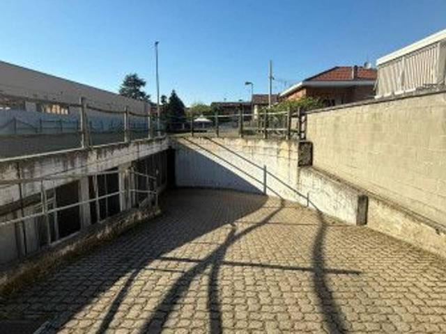 Garage Posto auto in affitto a Chivasso