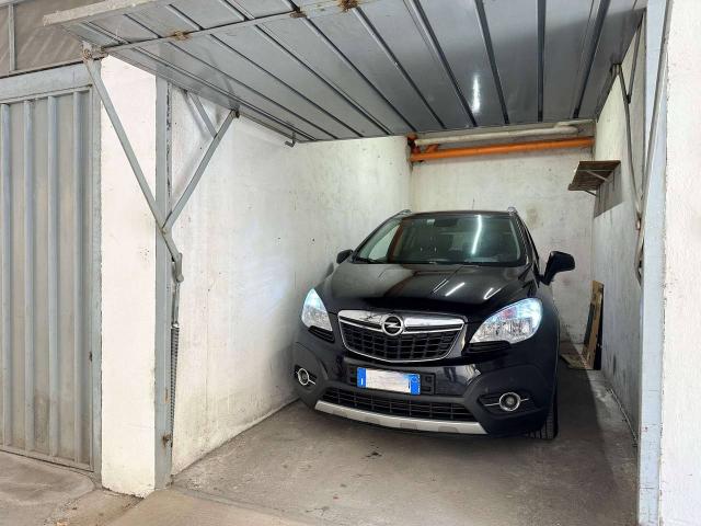 Garage Posto auto in affitto a Mantova