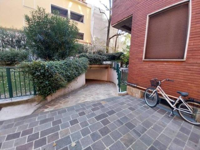 Garage Posto auto in affitto a Milano