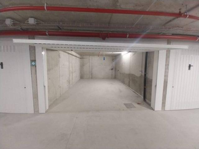 Garage Posto auto in affitto a Milano