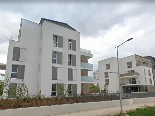 Garage Parking à louer à Bezannes 51430