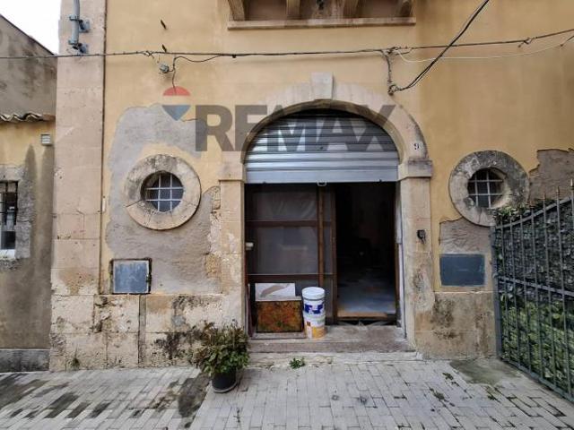 Garage/Box in vendita a Noto