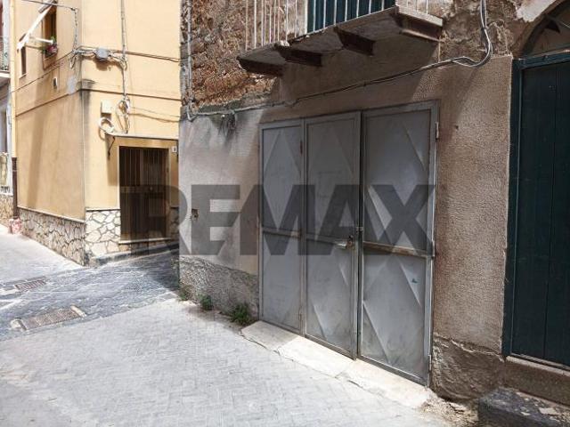 Garage/Box in vendita a Caltanissetta, Centro Storico