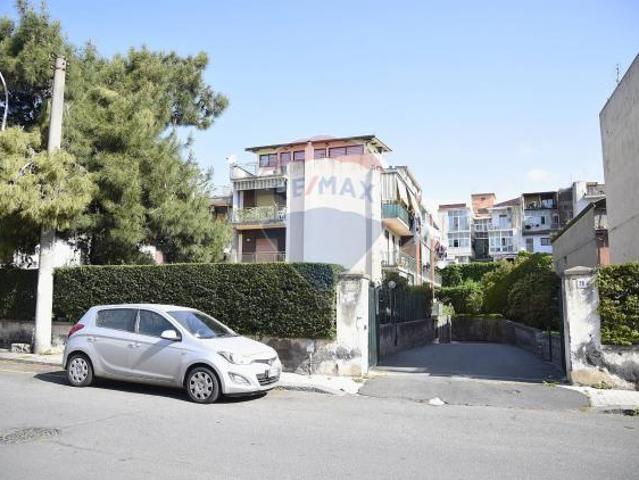 Garage/Box in vendita a Catania, Viale M. Rapisardi Lavaggi