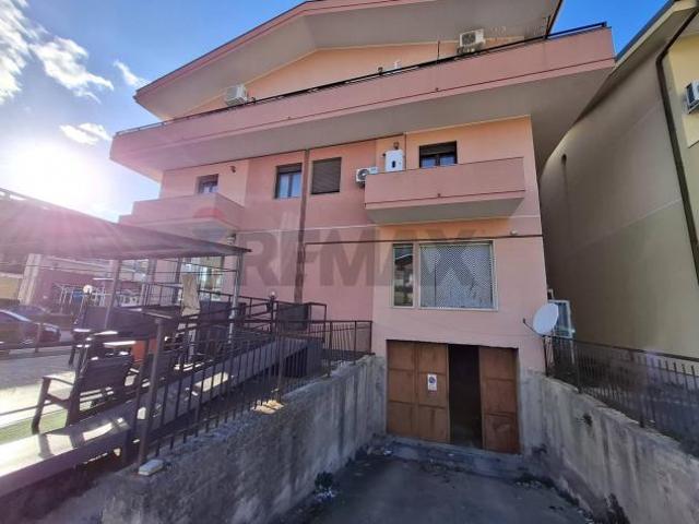 Garage/Box in vendita a Floridia