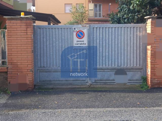 Garage/Box in vendita a Pomezia, Torvaianica