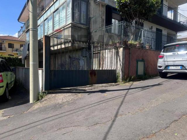 Garage/Box in vendita a Viagrande