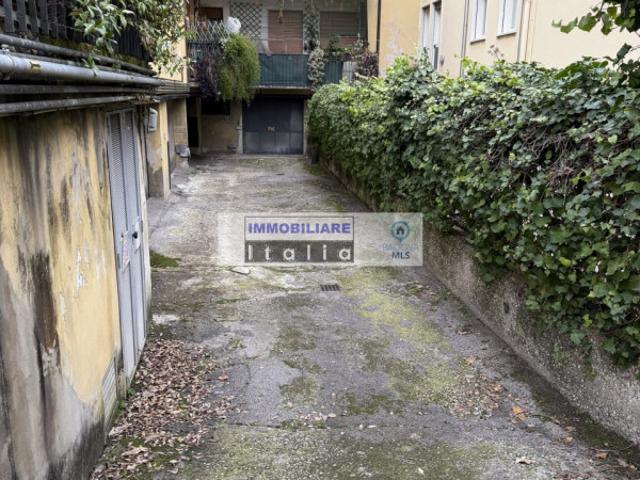 Garage/Cantina in Vendita a Padova