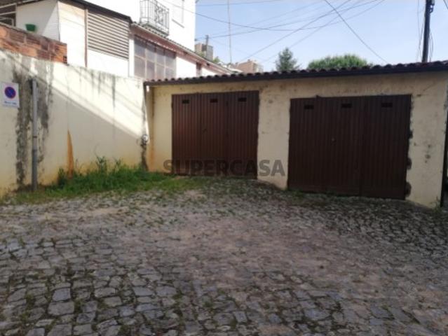 Garagem na Fernando Namora