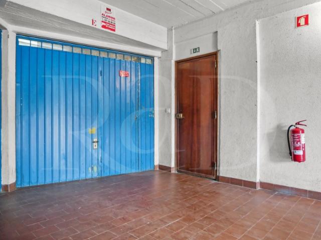 Garagem na Rua Rosa Mota