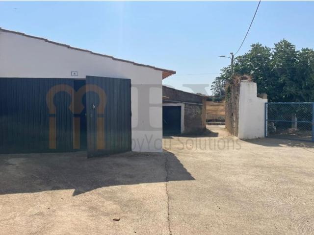 Garagem, no monte Fialho
