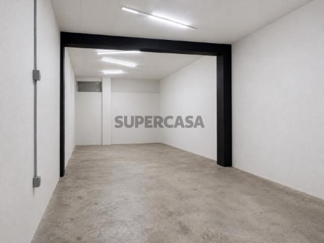 Garagem no Centro de Vila Verde