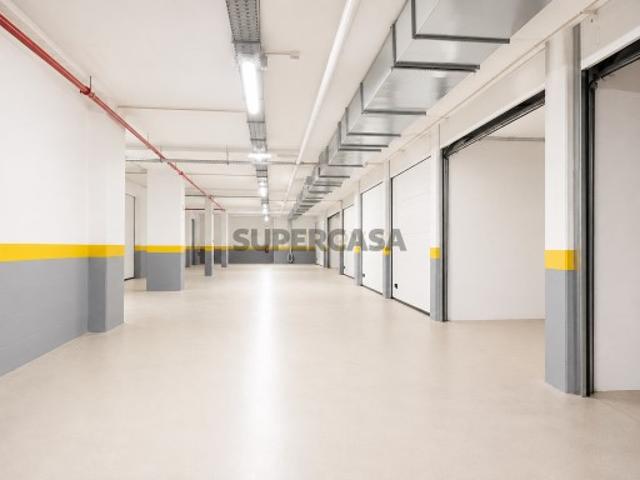 Garagem Nova em Torres Novas Localização Central Privilegiada