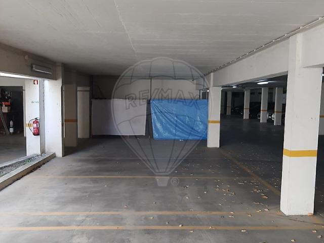 Garagem à venda em Évora