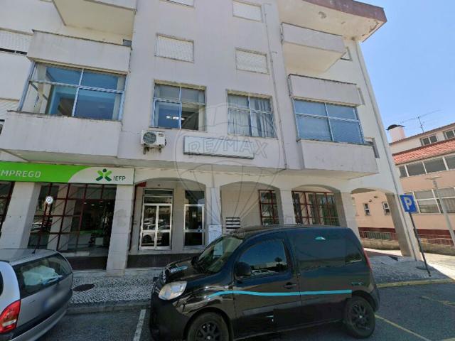 Garagem à venda em Tondela