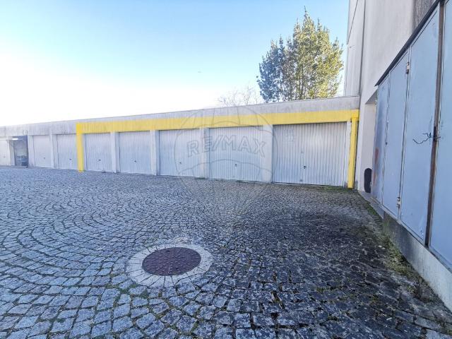 Garagem à venda em Tondela