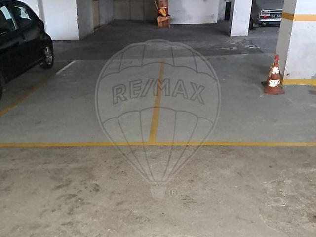 Garagem à venda em Vila Nova de Gaia