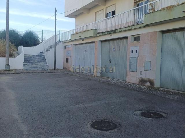 Garagem, Amora
