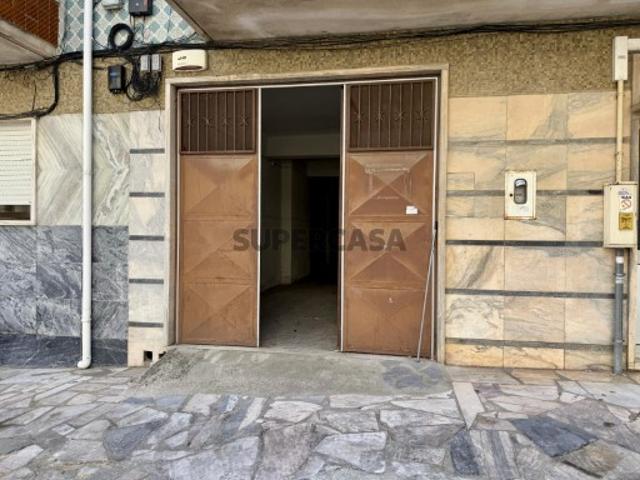 Garagem / Armazém na Camarinha com casa de banho | Setúbal