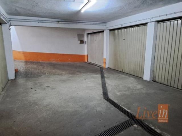 Garagem BOX com 18 m2 em Mem Martins