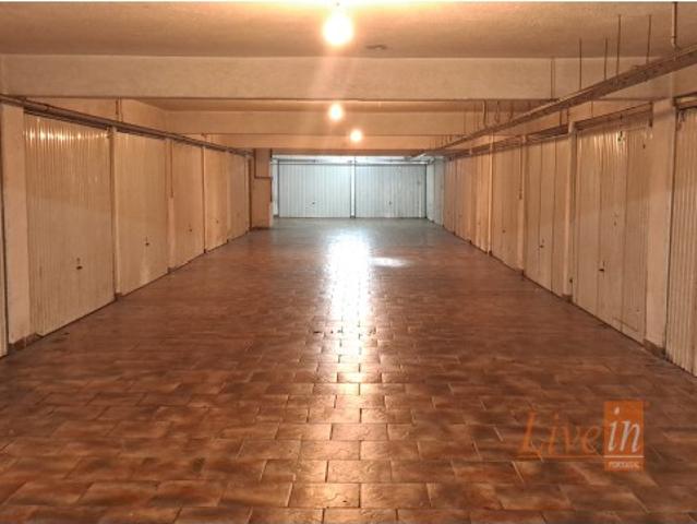 Garagem BOX com 18 m2 em Mem Martins