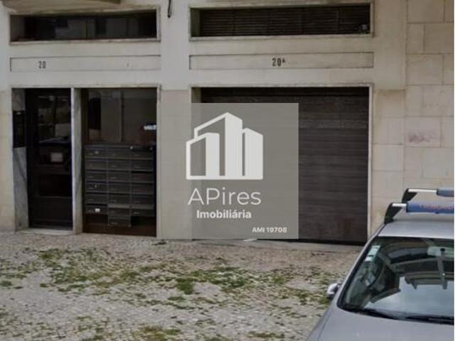 Garagem Box com 18m2 Costa da Caparica