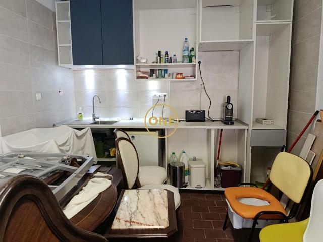 Garagem Box com copa e duche na Póvoa de Santa Iria