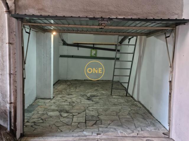 Garagem Box com Mezzanine em Fitares