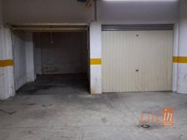 Garagem Box em Rio de Mouro