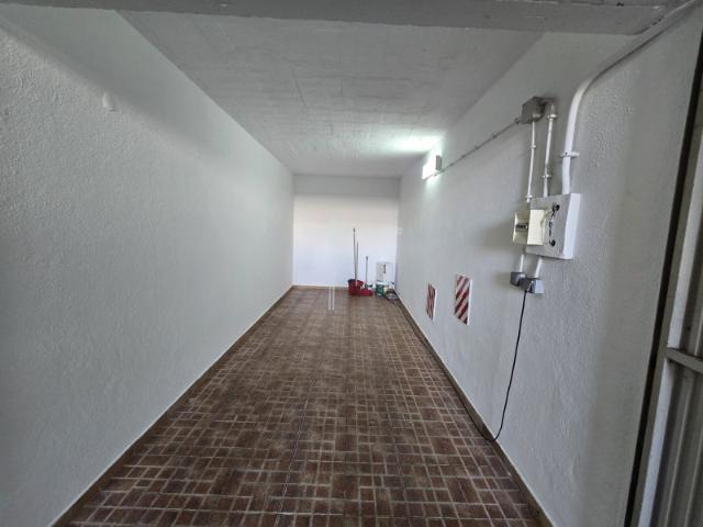 Garagem com 17m2, com capacidade para 1 carro, em zona residencial Marisol