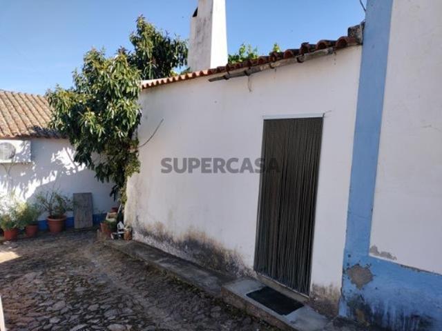 Garagem e cozinha para venda em Outeiro Monsaraz