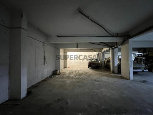 Garagem e Loja para Venda no centro de Portimão!