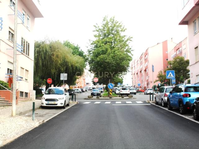 Garagem em Monte Abraão