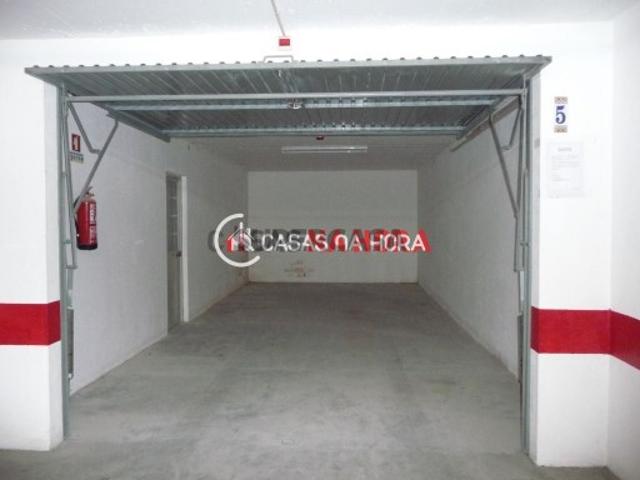 Garagem em Carcavelos e Parede