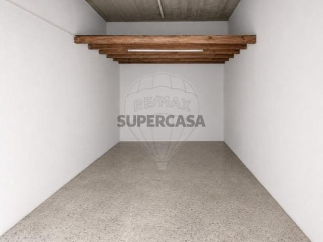 Garagem em Montelavar