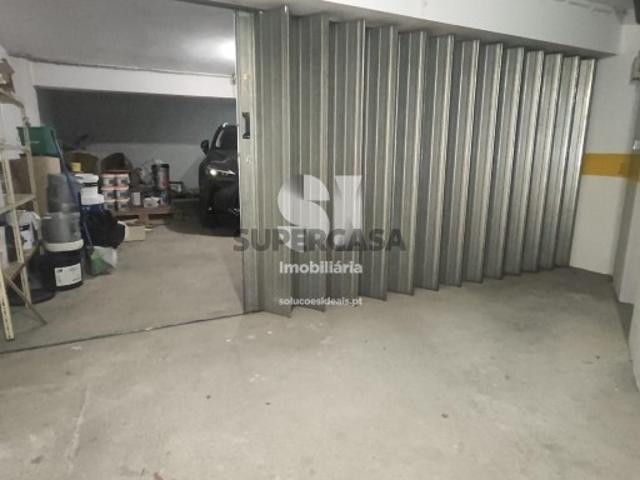 Garagem em Vila Marim