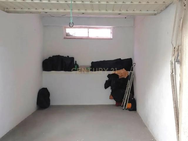 Garagem em zona central, Ericeira Mafra