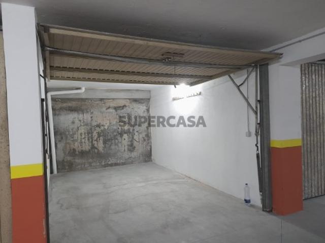 Garagem fechada em Arcozelo Barcelos