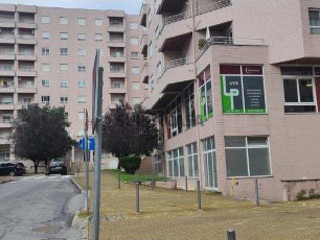 Garagem fechada para uma viatura, em Braga