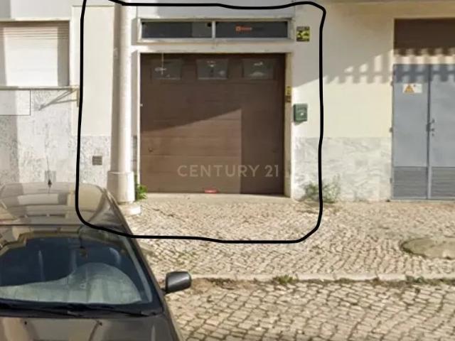 Garagem para 3 carros com Wc Vila Nova da Caparica