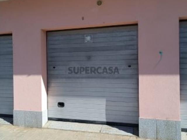 GARAGEM PARA CARRO E MOTO ÁGUA, LUZ E ESGOTOS ACESSO DIRETO À RUA HORTAS VILA REAL DE SANTO ANTONIO