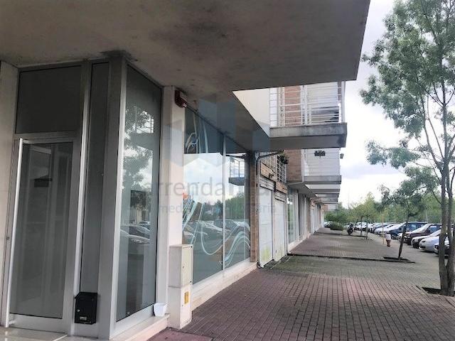 Garagem para arrendar na Estrada de Coselhas