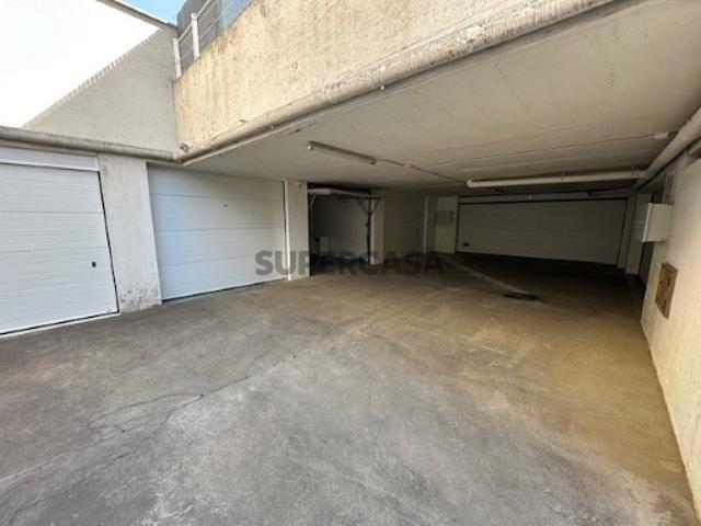 Garagem, portal elétrico e mezanino, Alverca