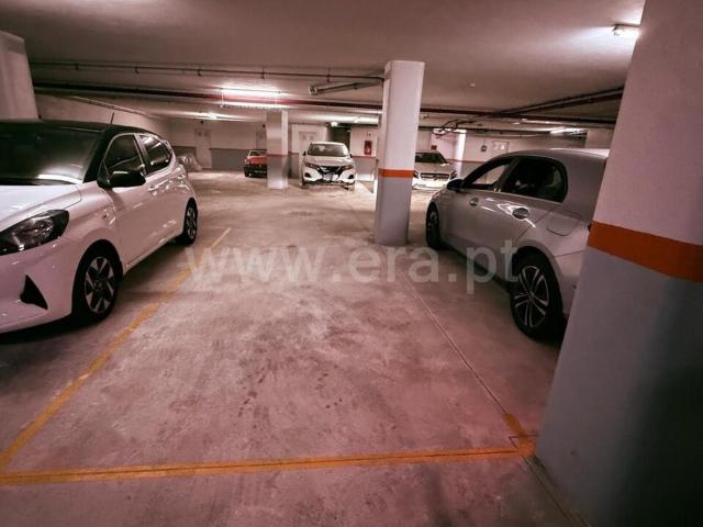 Garagem / Porto, Cedofeita, Santo Ildefonso, Sé, Miragaia, São Nicolau e Vitória