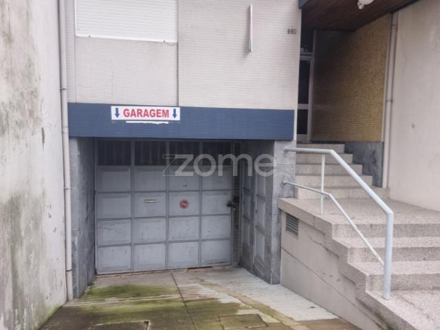 Garagem Rua Pedro Hispano